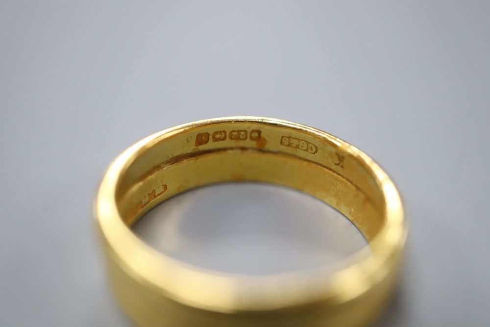 A 22ct gold double wedding band( two fused together), size N/O, 6.2 grams.